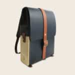 Sac à dos en cuir naturel à tannage végétal et bois, bleu marine et marron whisky, Le Porteur
