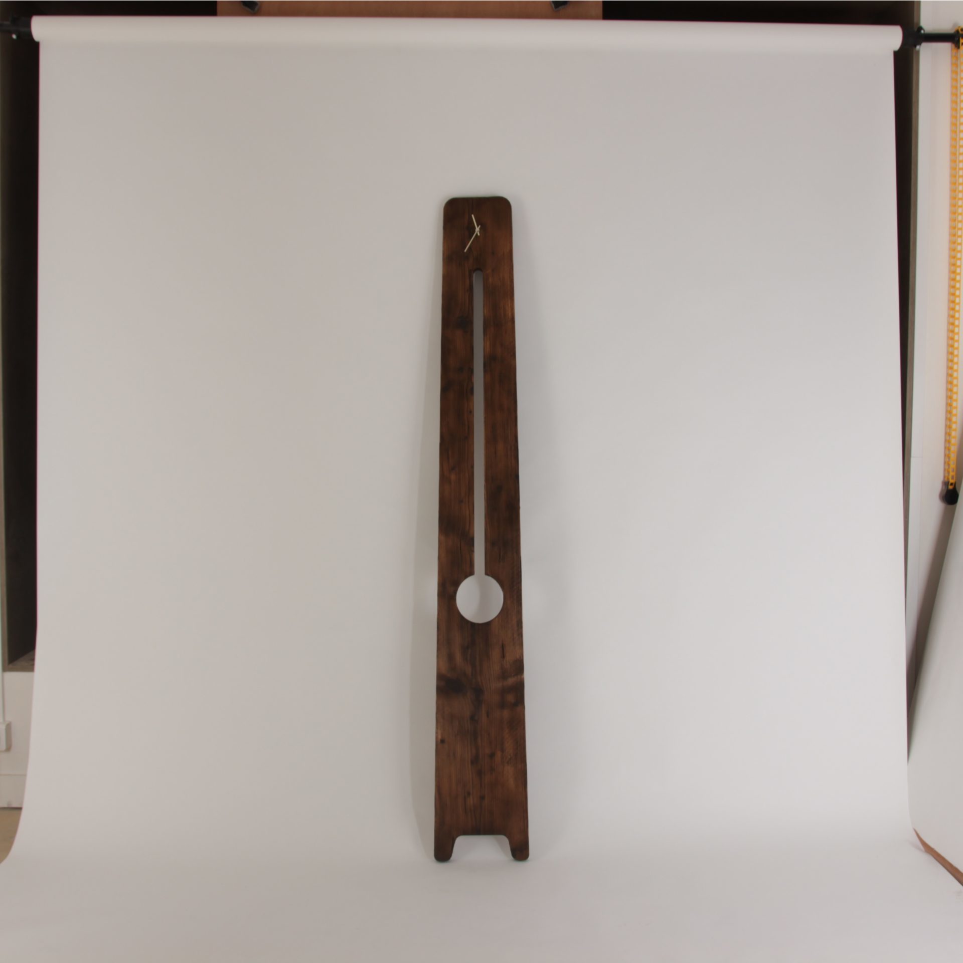 Horloge moderne en bois brûlé - La Comtoise