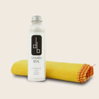 Lait nourrissant pour l'entretien du cuir, son chiffon ou chamoisine