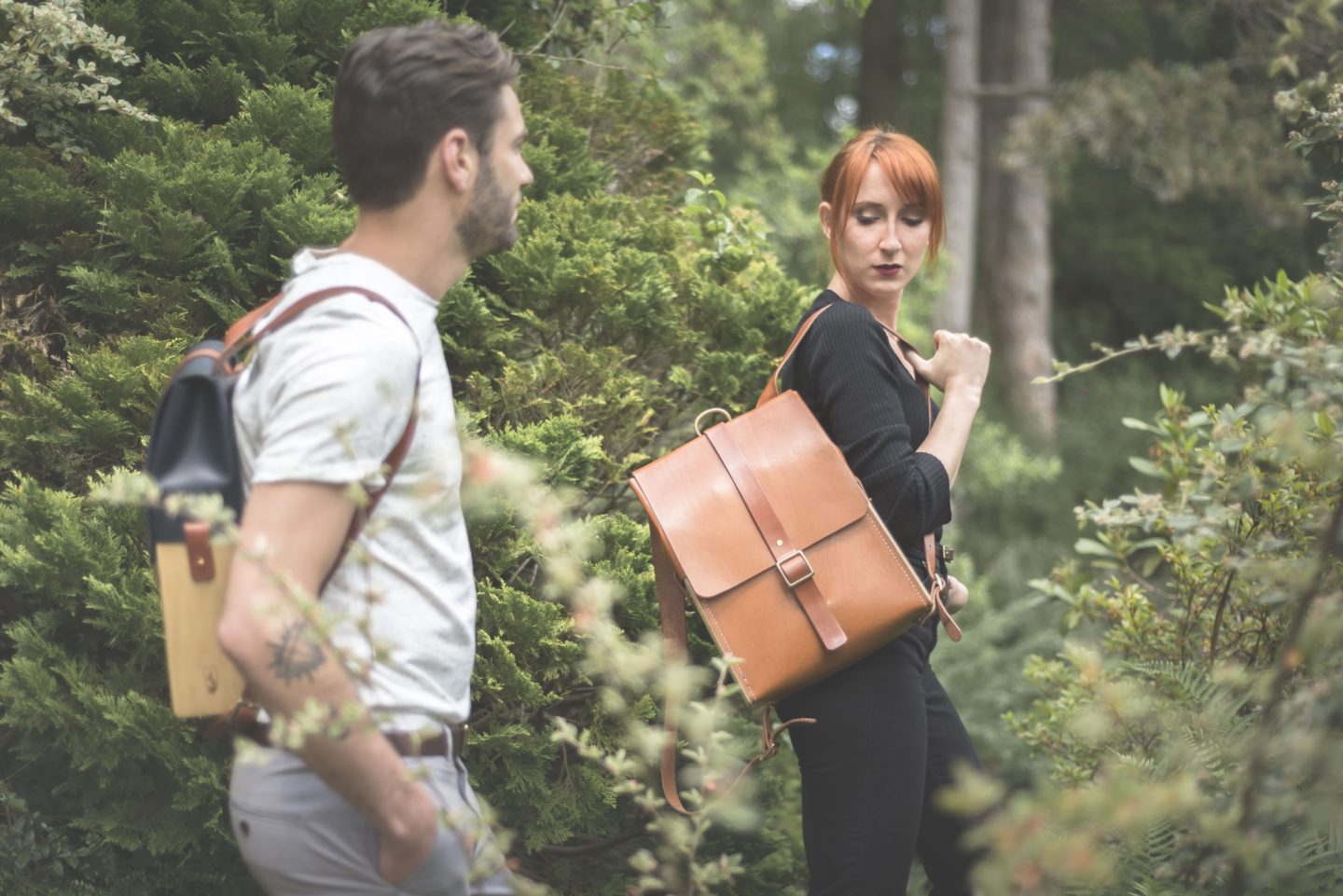 Sac à dos en cuir naturel à tannage végétal et bois, marron papaya et miel, Le Porteur