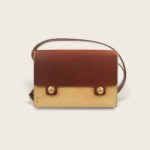Sac bandoulière en cuir à tannage végétal et bois, naturel et marron papaya, collaboration Tété, Le Petit Reliquaire