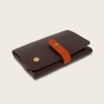 Portefeuille, porte-monnaie, XS, petit format, en cuir naturel à tannage végétal et bois, marron chocolat et orange