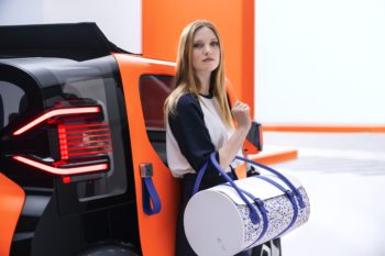 Sac de voyage en et bois, collaboration Citroën pour Ami One Concept