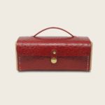 Petit sac à main bandoulière en cuir naturel à tannage végétal et bois, rouge imprimé autruche, Le Minimum +