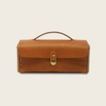 Petit sac à main bandoulière en cuir naturel à tannage végétal et bois, marron whisky, Le Minimum +