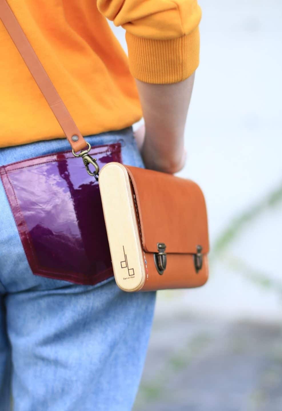 Sac à main pochette porté par Slanelle, Le Strict Minimum whisky