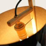 Lampe de bureau à poser en bois et laiton - La Girafe