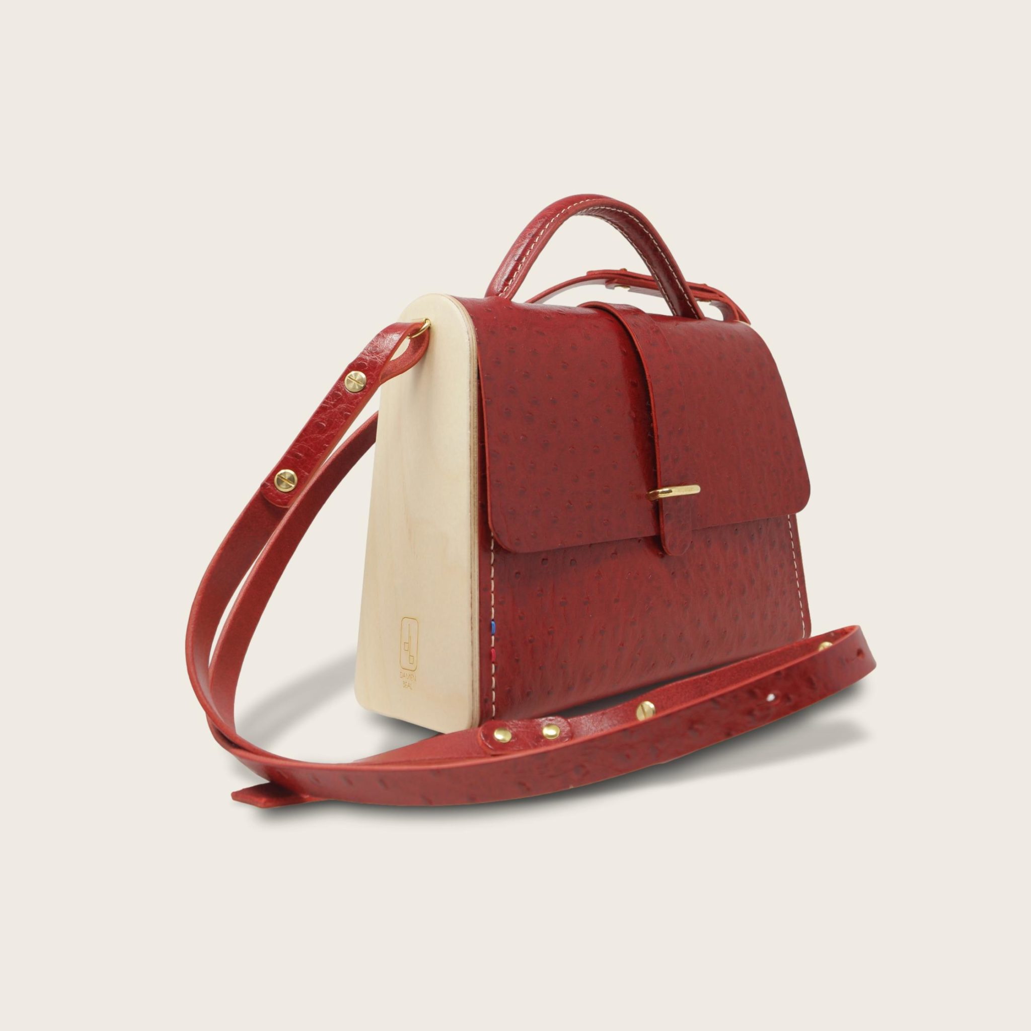 Sac à main féminin en cuir naturel à tannage végétal et bois, rouge imprimé autruche, La Ninetta
