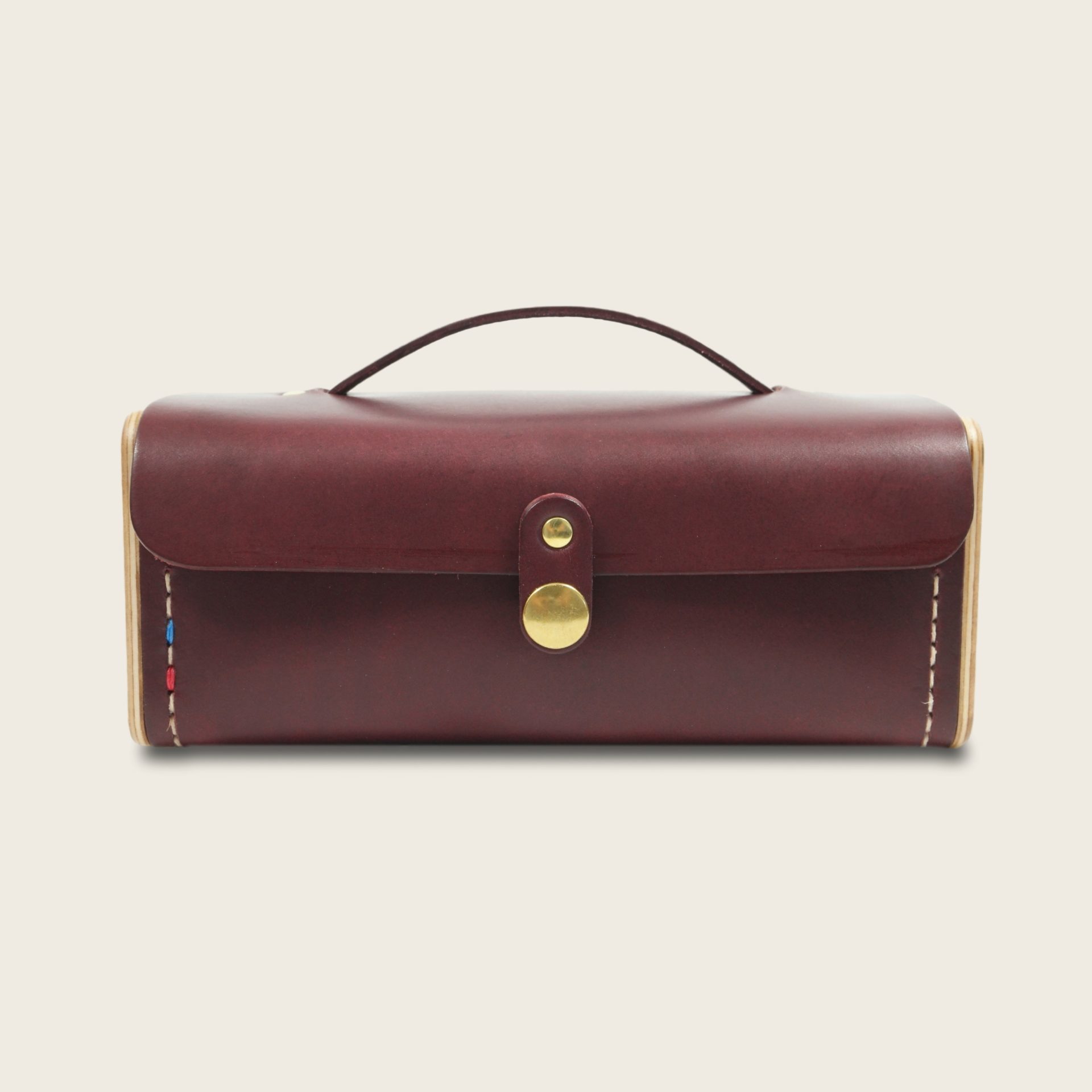Le Minimum prune cuir et bois Damien Béal_clipped_rev_2 Trousse en cuir naturel à tannage végétal et bois, prune, Le Minimum