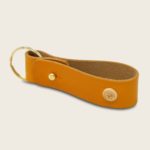 Porte-clés, en cuir naturel à tannage végétal et bois, jaune