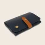 Portefeuille, porte-monnaie, XS, petit format, en cuir naturel à tannage végétal et bois, bleu marine et whisky