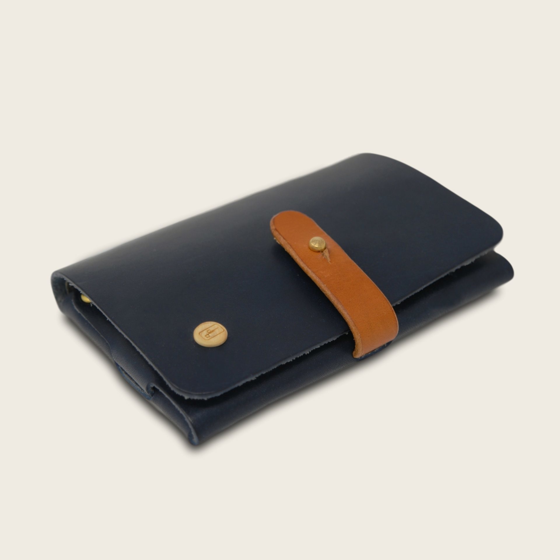 Portefeuille, porte-monnaie, XS, petit format, en cuir naturel à tannage végétal et bois, bleu marine et whisky
