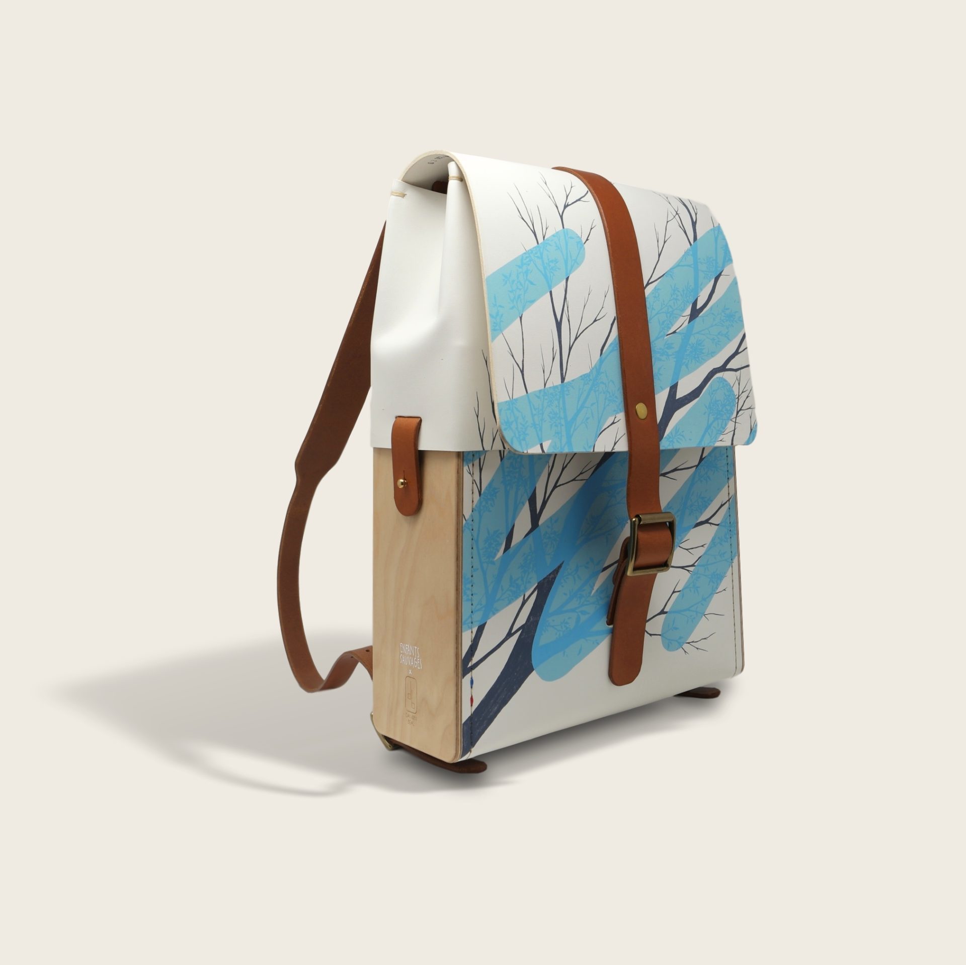 Sac à dos en cuir naturel et bois illustré par Enfants Sauvages (Monsta et Melle Terite), Le Porteur Sauvage