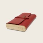 Pochette, petit sac à main, en cuir naturel à tannage végétal et bois, rouge, Le Strict Minimum