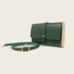 Strict Minimum vert bois et cuir Damien Béal 2_clipped_rev_3 Pochette, petit sac à main, en cuir naturel à tannage végétal et bois, vert, Le Strict Minimum