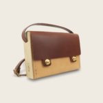 Sac bandoulière en cuir à tannage végétal et bois, naturel et marron papaya, collaboration Tété, Le Petit Reliquaire