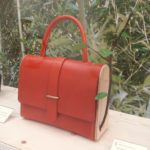 Sac à main en cuir végétal, bois et branche naturelle, exposée à la biennale Révélations en mai 2017, stand du CNC - La Frondaison