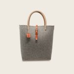 Sac à main cabas, laine pure vierge française et poignée en cuir naturel et bois, collaboration Made in Town et Damien Béal, projet Tricolor, Le Myro