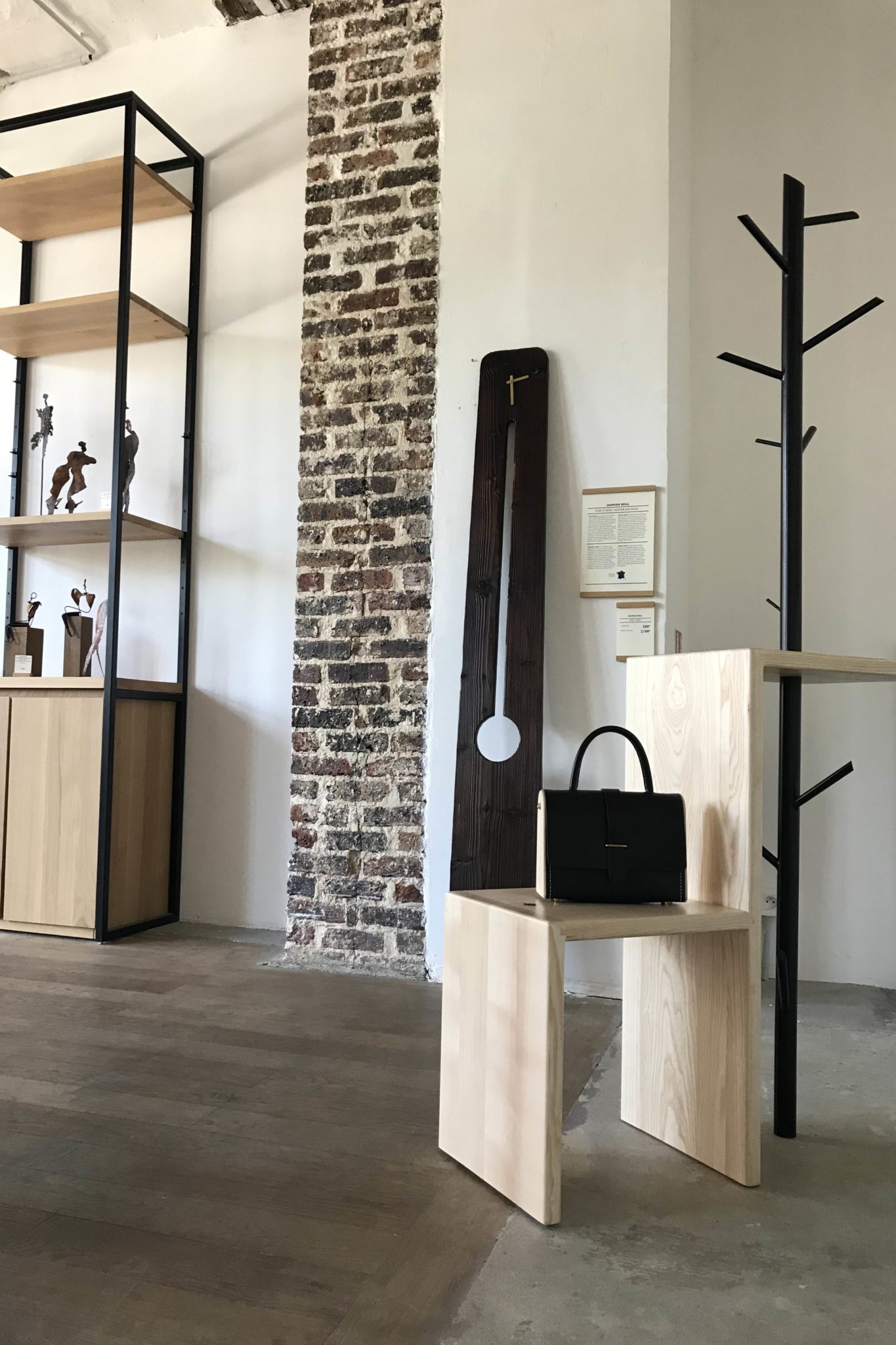 Vestiaire site Horloge moderne en bois brûlé - La Comtoise
