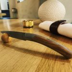 Porte couteau en bois et rond de serviette en cuir pour La Table du 11, restaurant gastronomique étoilé à Versailles