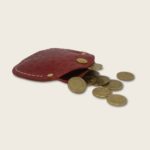 Porte-monnaie, bourse, en cuir naturel à tannage végétal, rouge autruche, le Haricot