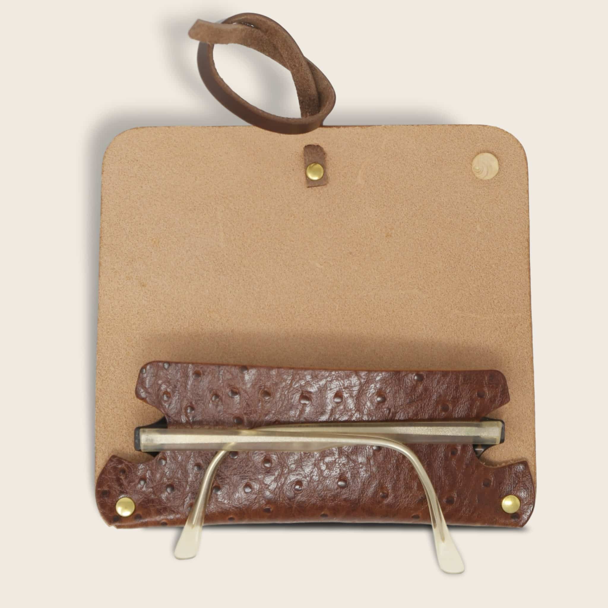 Etui à lunettes, en cuir naturel à tannage végétal et bois, marron imprimé autruche