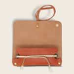 Etui à lunettes, en cuir naturel à tannage végétal et bois, orange