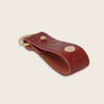 Porte-clés, en cuir naturel à tannage végétal et bois, rouge imprimé autruche