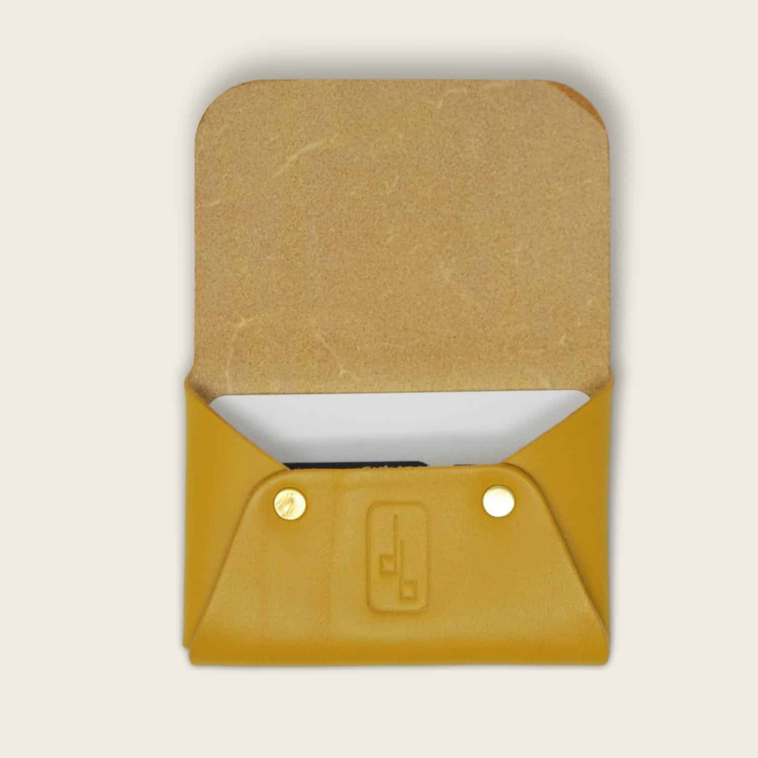 Porte-cartes, en cuir naturel à tannage végétal, jaune, L'Enveloppe