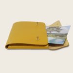 Pochette, chemise pour documents, en cuir naturel à tannage végétal, jaune, Le Passeport