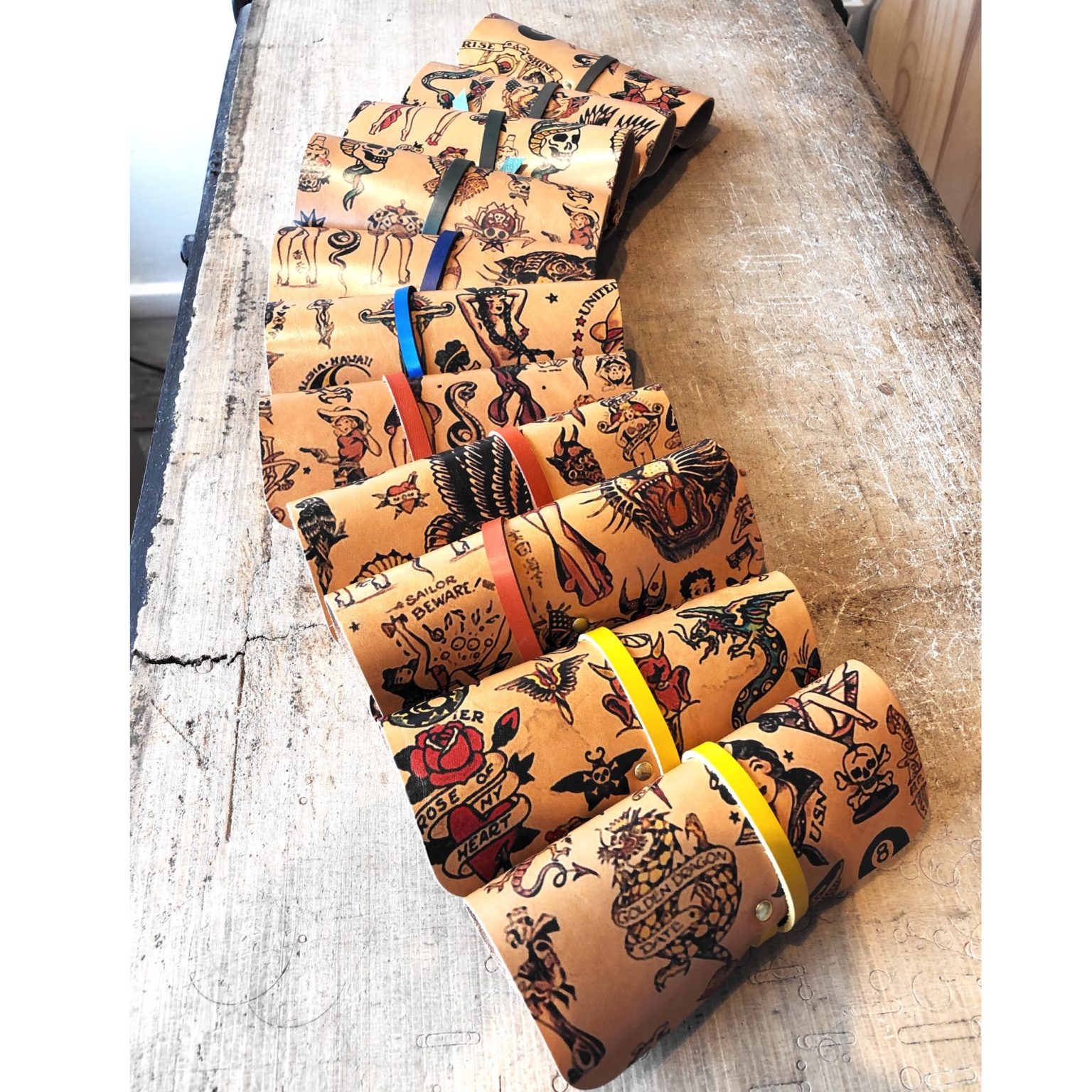 Accessoire étui à lunettes cuir tatoué, tatouage old school, collaboration In Memories Sportswear et Damien Béal