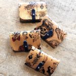 Accessoire porte cartes cuir tatoué, tatouage old school, collaboration In Memories Sportswear et Damien Béa