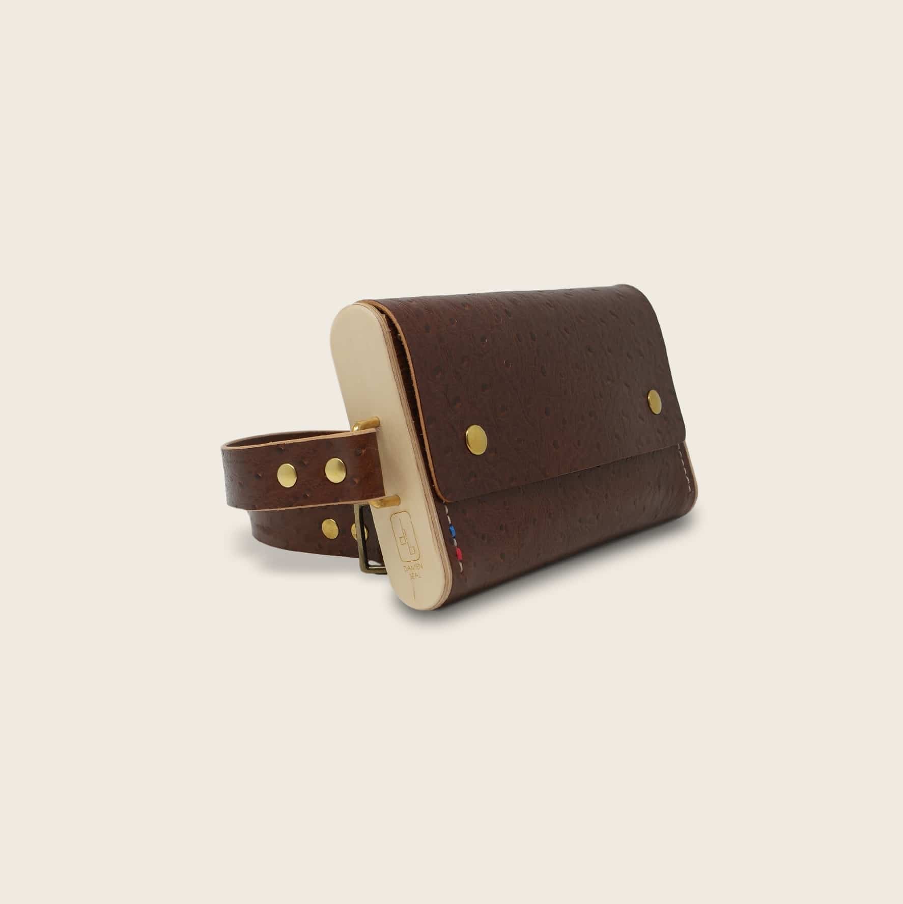 Sac banane en cuir naturel et bois, autruche marron, Le Banana Strict, Damien Béal