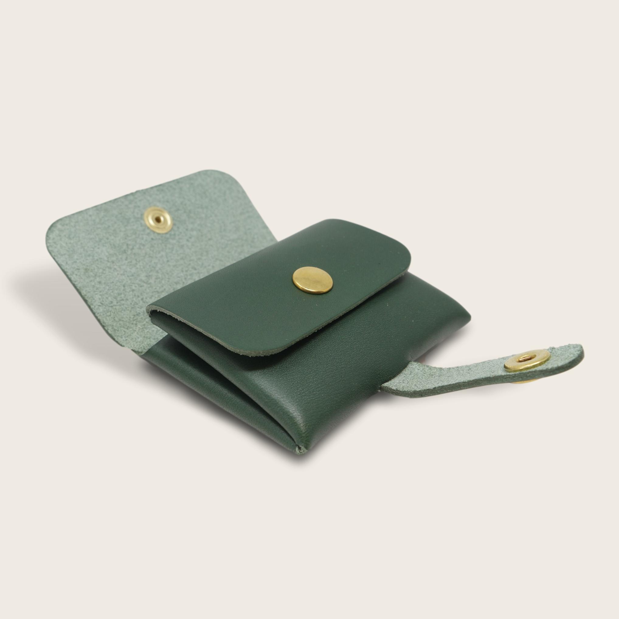 Porte-cartes, porte monnaie, en cuir naturel à tannage végétal, vert bouteille , deux en un