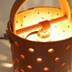 lampe lila a poser cuir et bois damien beal