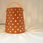 lampe lila a poser cuir et bois damien beal