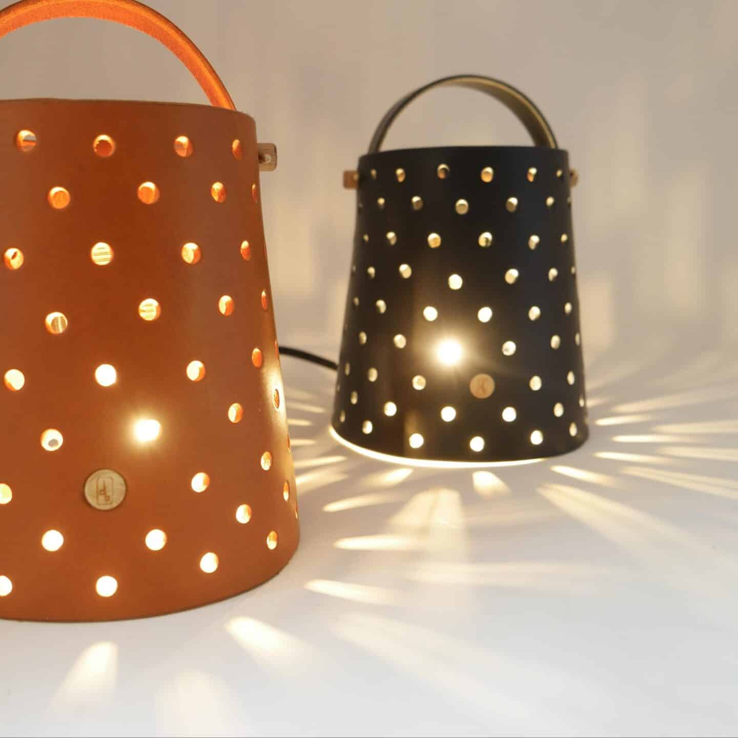 Lampe Lilas – Luminaire à moucharabieh en cuir naturel
