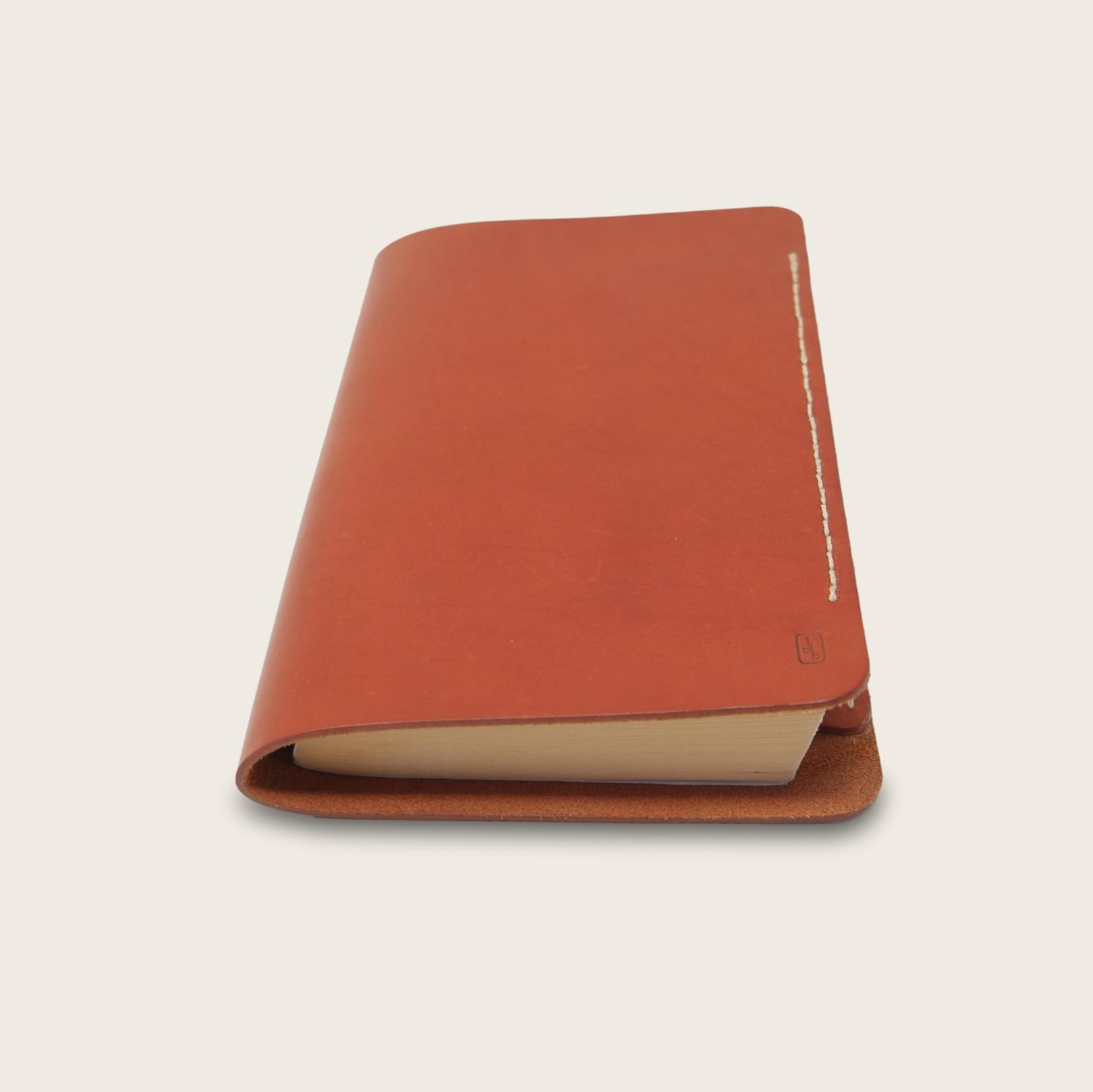 Couverture en Cuir Naturel – Protection Élégante pour Livres