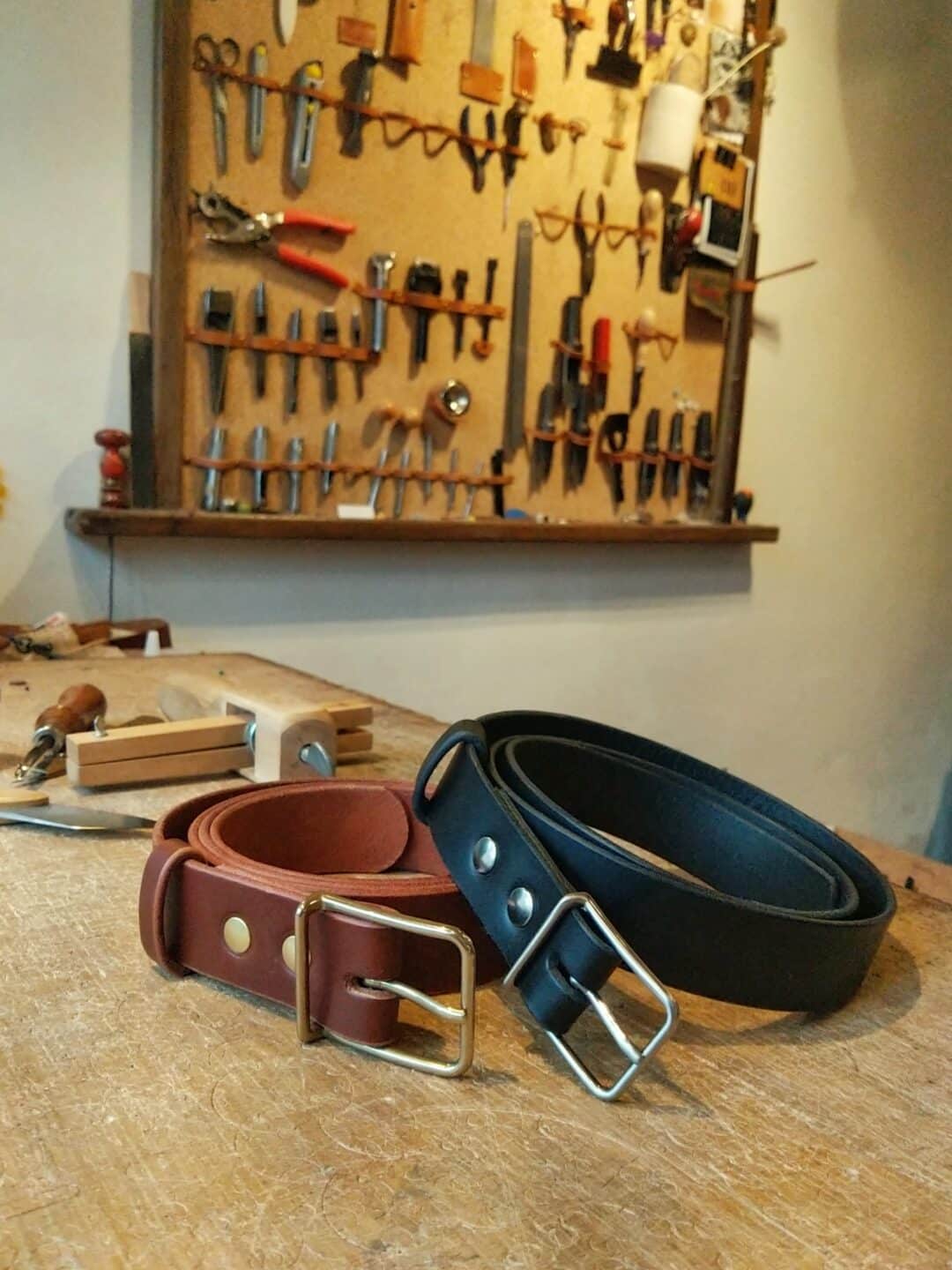 Maroquinerie française : l’art du sac en cuir et bois signé Damien Béal