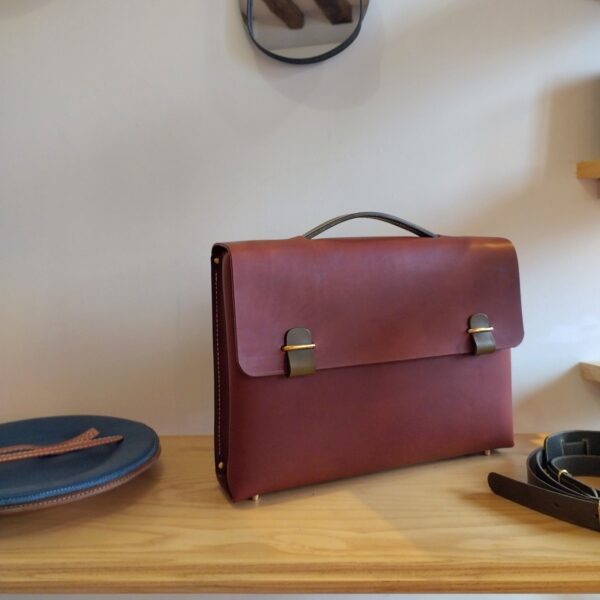 Le Quotidien – Cartable en cuir : Simplicité, Élégance et Fonctionnalité